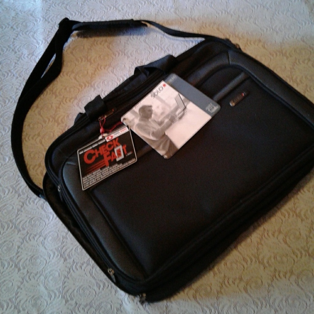 🌺 NWT Solo Sterling Carry-on/Travel/Laptop Bag